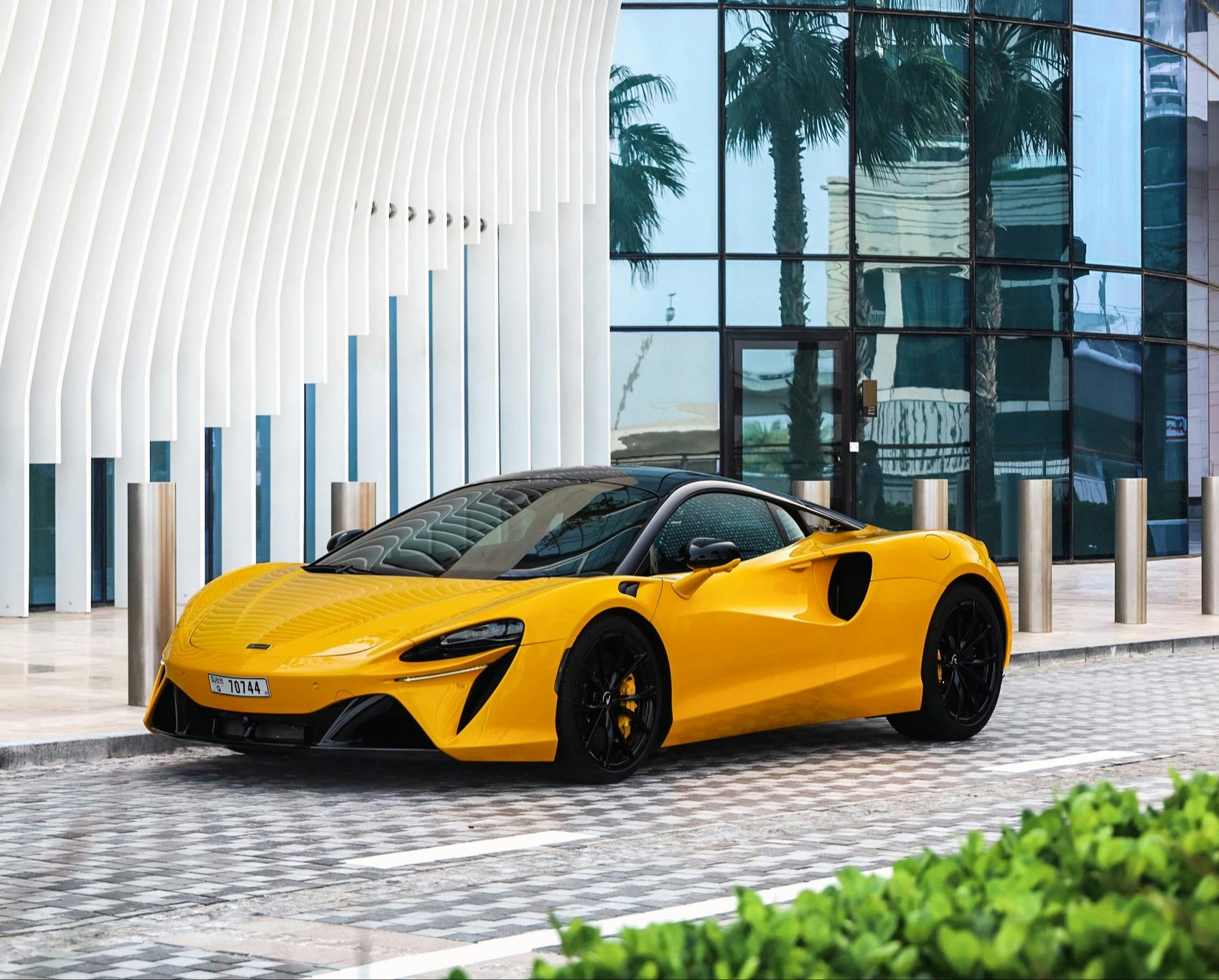 McLaren Artura Yellow-1