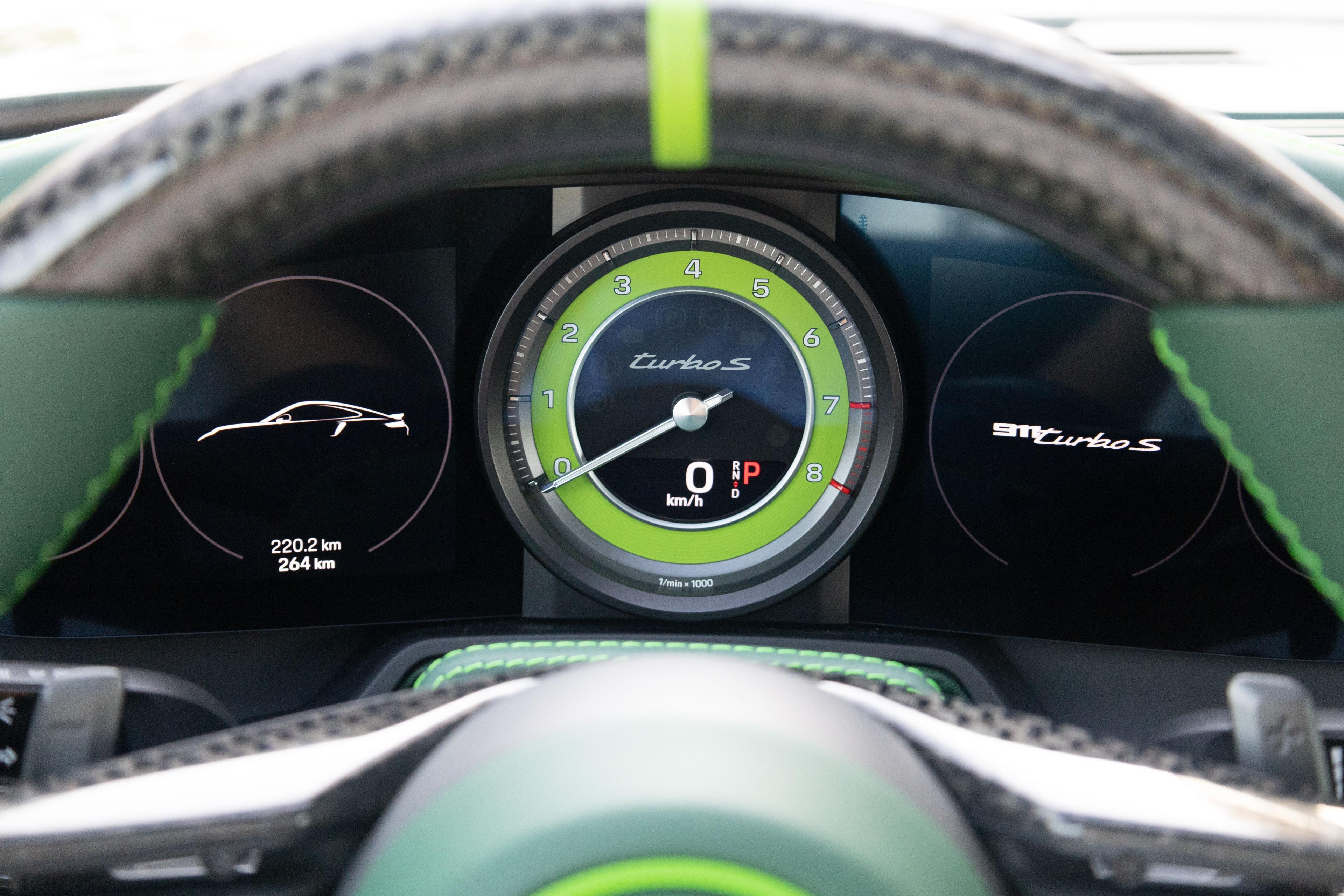 Porsche 911 Stinger GTR 1/7 carbon