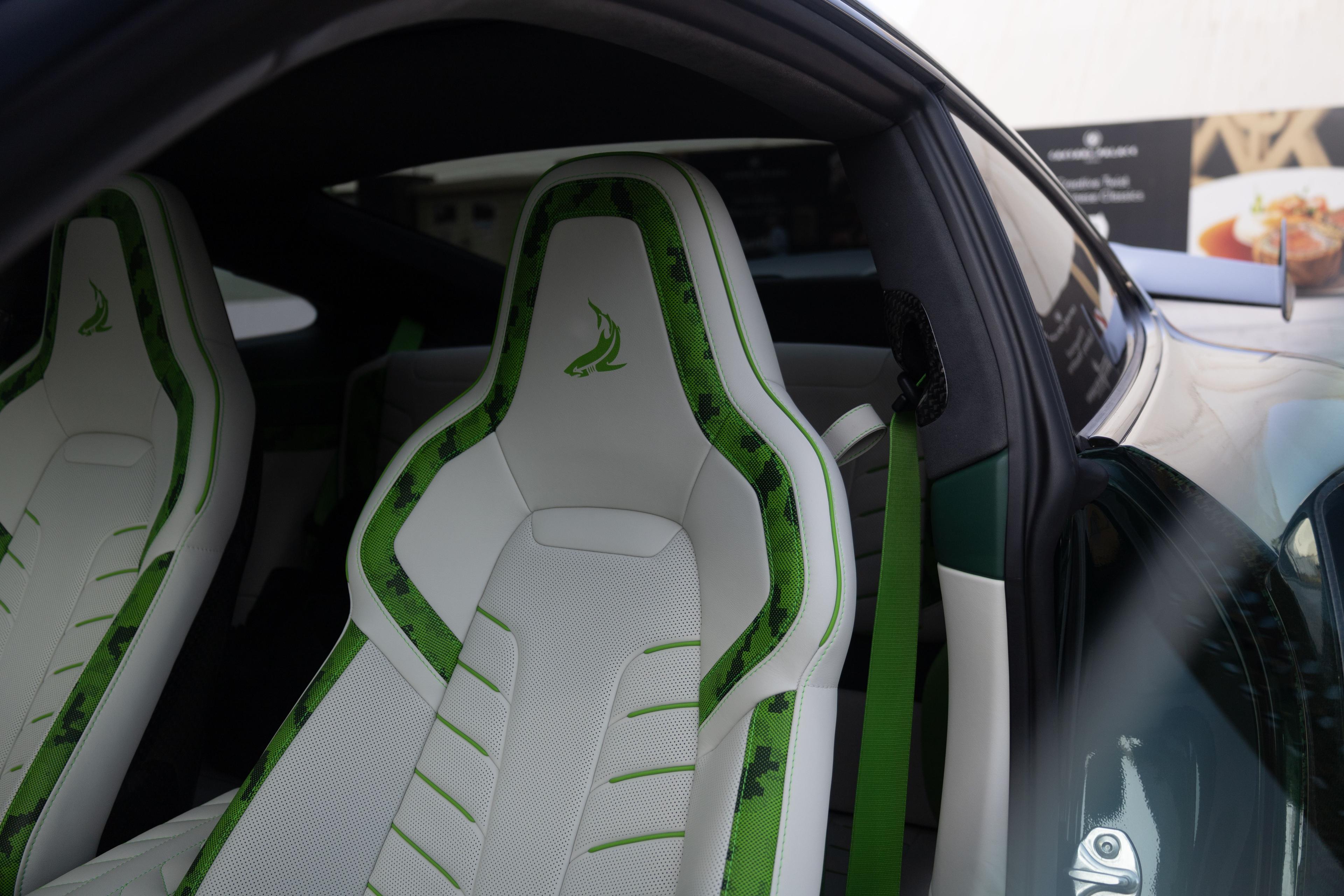 Porsche 911 Stinger GTR 1/7 carbon