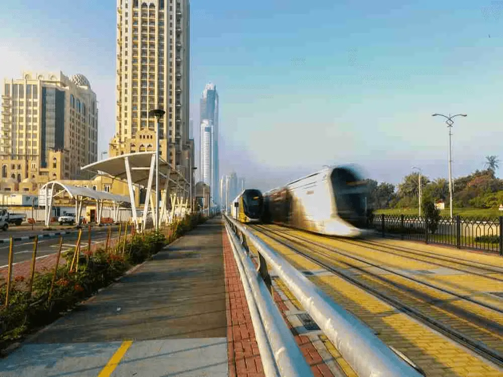 Dubai to Abu Dhabi: How to Travel in 2025