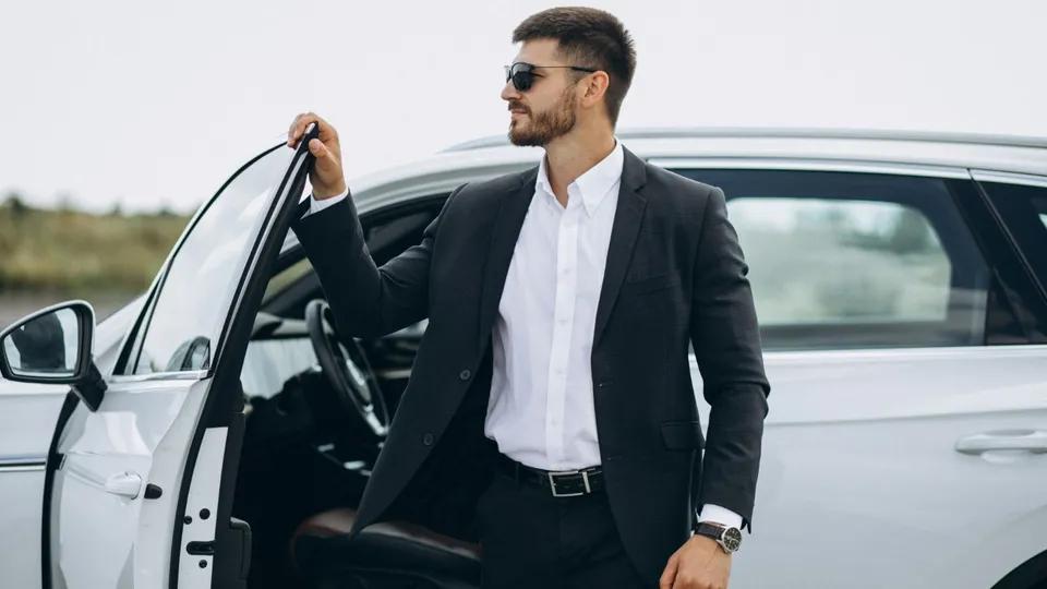 Unforgettable Proposal with a Luxury Car as Your Stage - 580x326