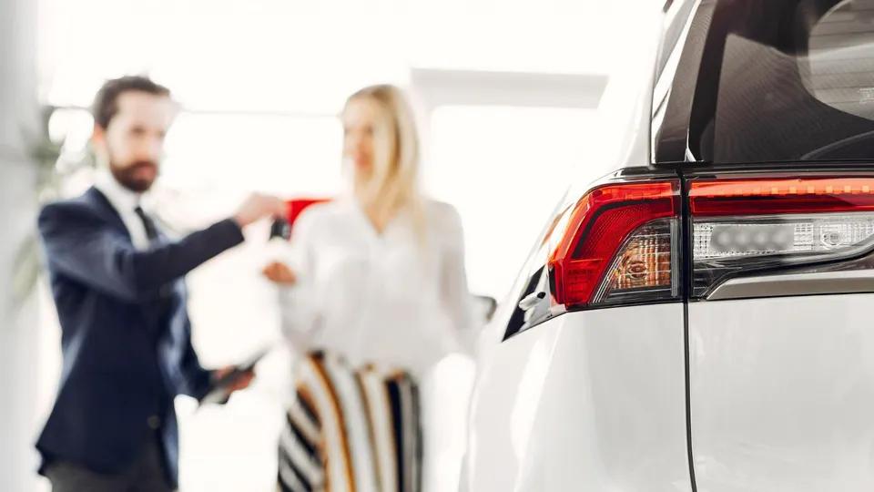 Tips for Your First-Time Renting Luxury Car in Dubai - 580x326