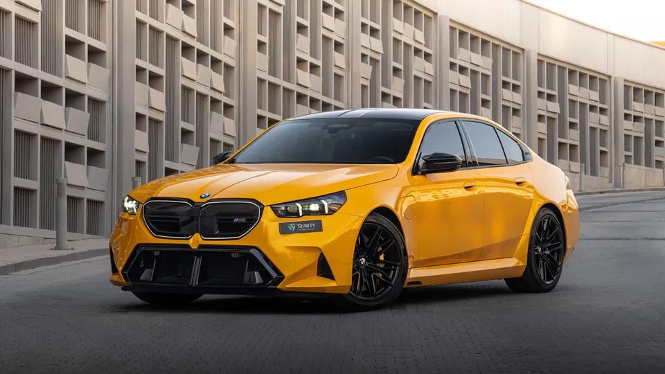 BMW M5 G90 - 885x460