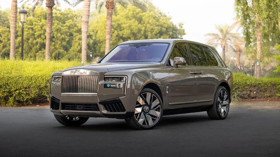 Rolls-Royce Cullinan Brown - 885x460