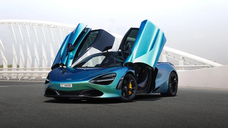 McLaren 720S - 885x460