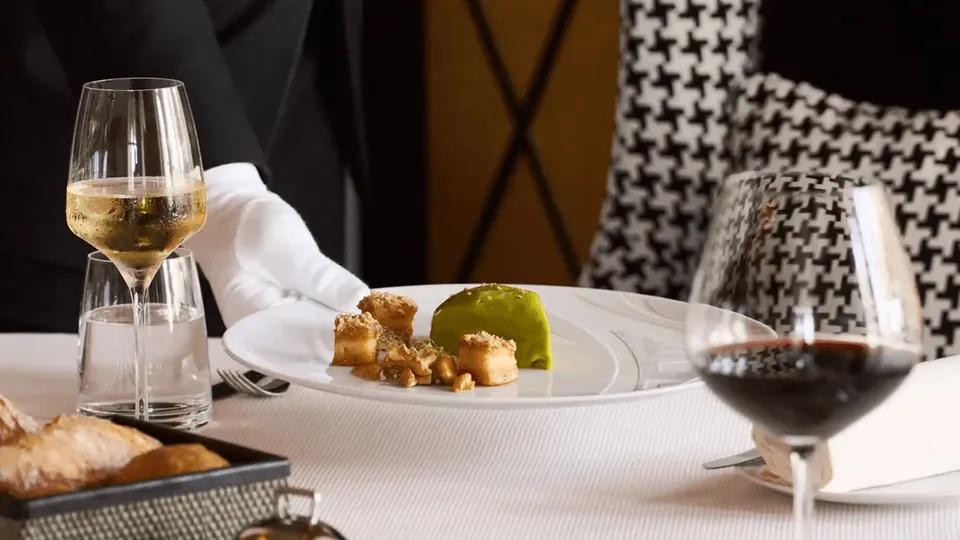 Best Restaurants in Dubai to Visit in 2024 - 580x326