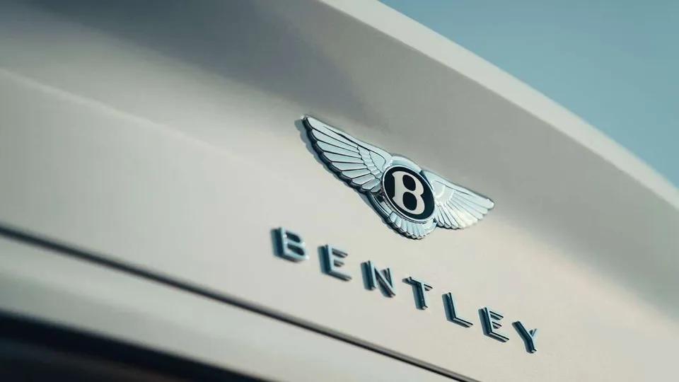 Review of Bentley Continental Rental in Dubai - 580x326