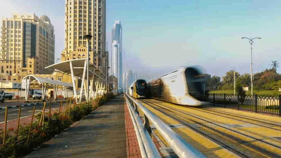 Dubai to Abu Dhabi: How to Travel in 2025 - 580x326