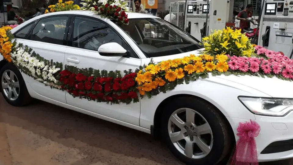 Why You Should Rent a Luxury Car for Your Wedding - 580x326
