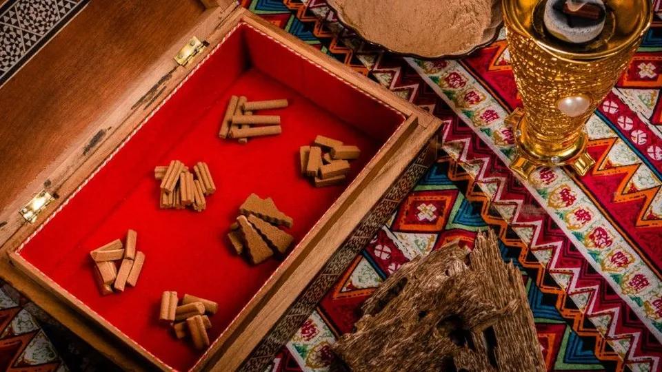 Scents of Tradition: Oud and Bakhoor - 580x326