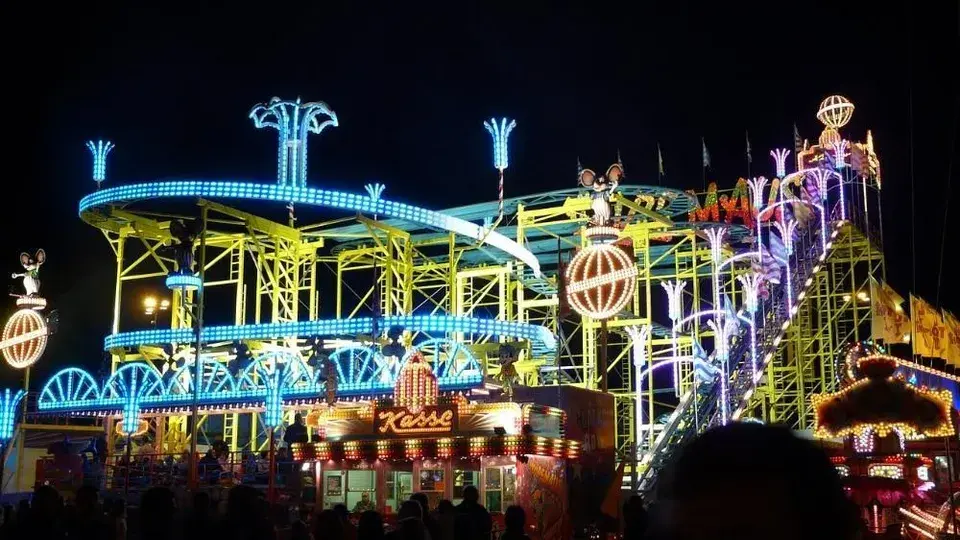 Feel the rush on Dubai's best roller coasters - 580x326