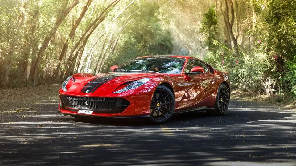 Ferrari 812 Superfast - 885x460