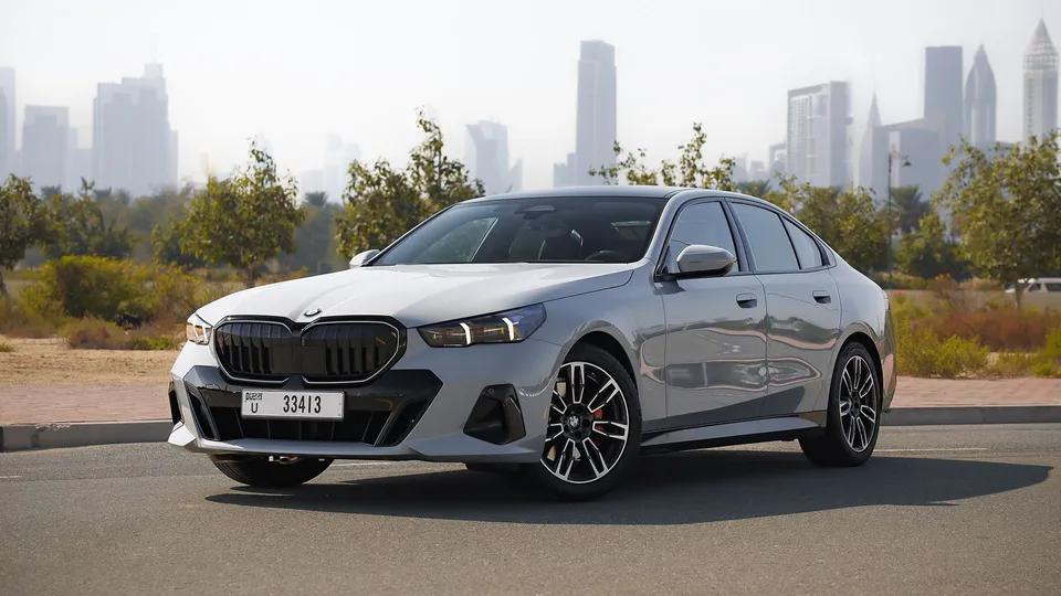 BMW 520i M sport pro Gray - 885x460