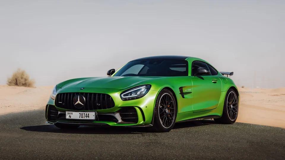 Mercedes AMG GT-R - 885x460