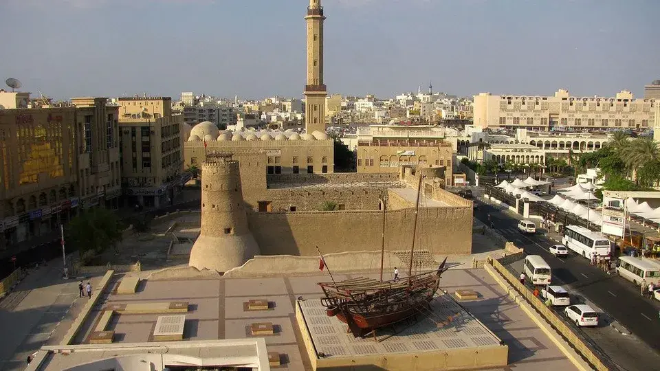 Your Complete Guide to Al Fahidi: What to Visit and Where to Eat - 580x326